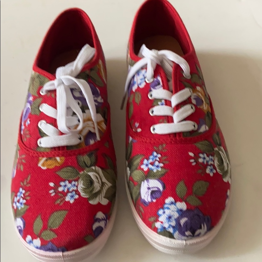 Kali tennis shoes